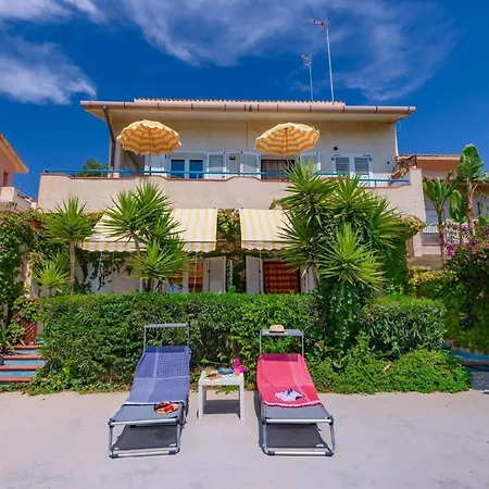 Grosse Ferienwohnung In Mit Grossem Balkon Sciacca